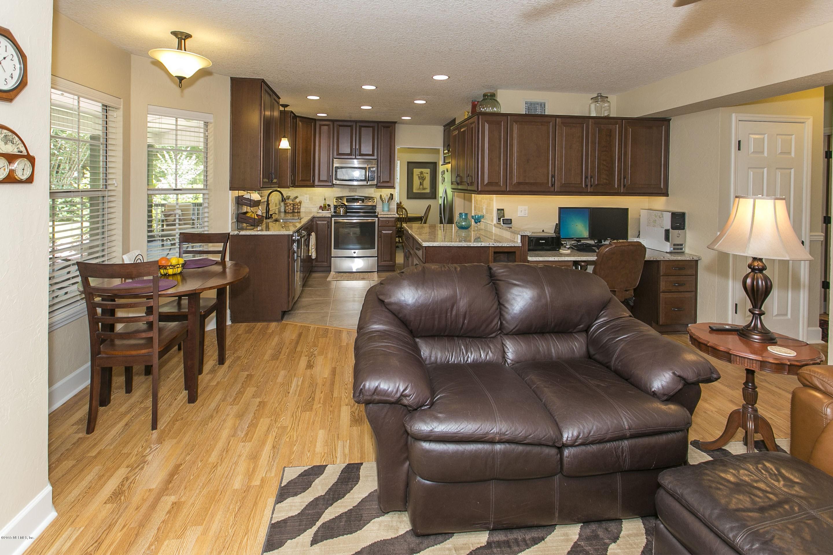 7689 Old Nursery Road Macclenny, FL 32063 - Photo 10 of 37 Family Room/Kitchen
