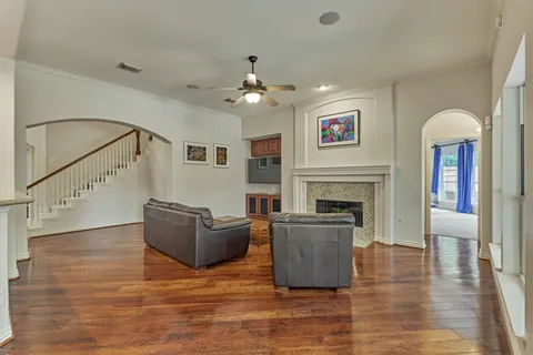 $775,000 | 11 East French Oaks Circle, The Woodlands, TX 77382