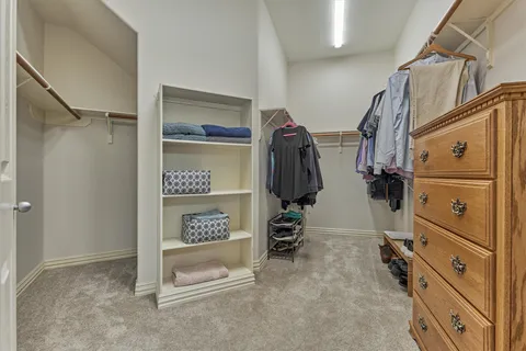 $775,000 | 11 East French Oaks Circle, The Woodlands, TX 77382