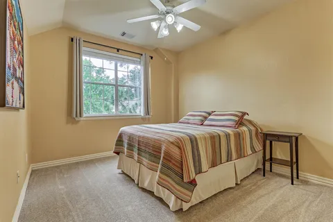 $775,000 | 11 East French Oaks Circle, The Woodlands, TX 77382