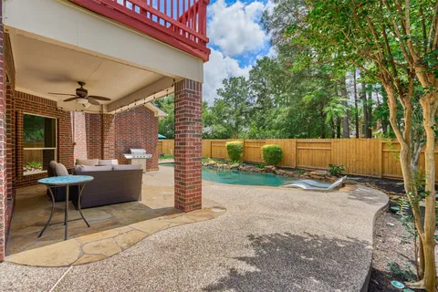 $775,000 | 11 East French Oaks Circle, The Woodlands, TX 77382