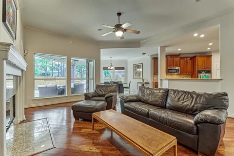 $775,000 | 11 East French Oaks Circle, The Woodlands, TX 77382