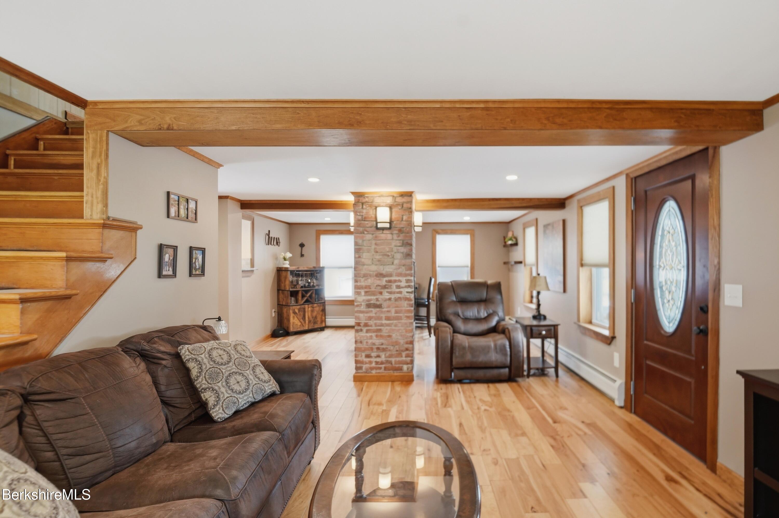 37 Alger Street Adams, MA 01220 - Photo 8 of 46 Livingroom