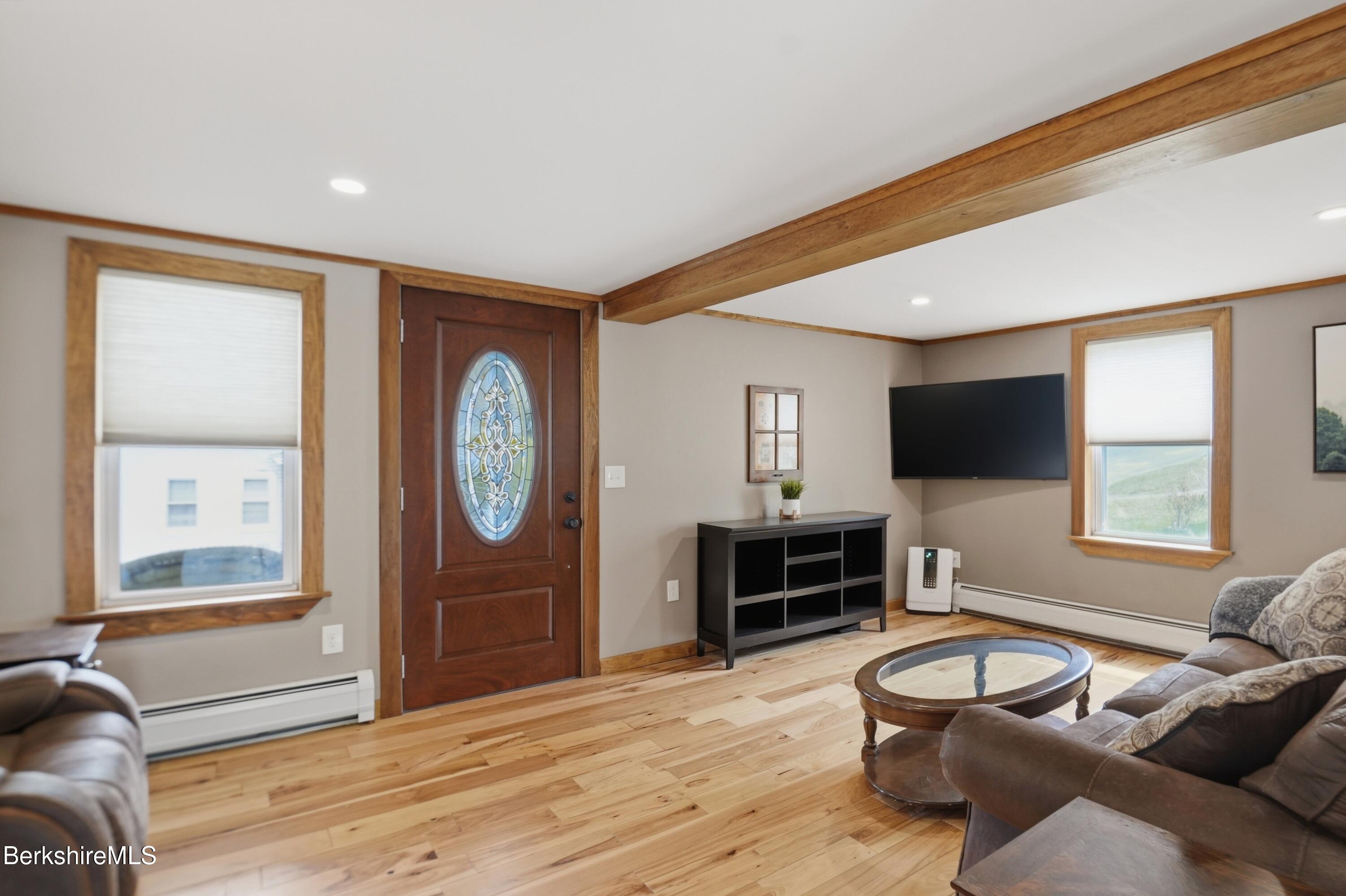 37 Alger Street Adams, MA 01220 - Photo 9 of 46 Livingroom
