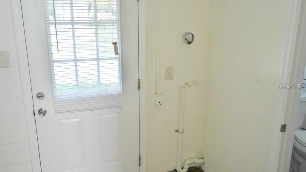 141 Sunnytown Road Casselberry, FL 32707 - Photo 13 of 18 a bathroom with a shower