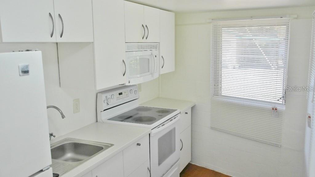 141 Sunnytown Road Casselberry, FL 32707 - Photo 4 of 18 a kitchen that has a sink and a stove in it