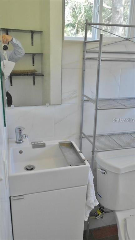 141 Sunnytown Road Casselberry, FL 32707 - Photo 9 of 18 a utility room with dryer and washer