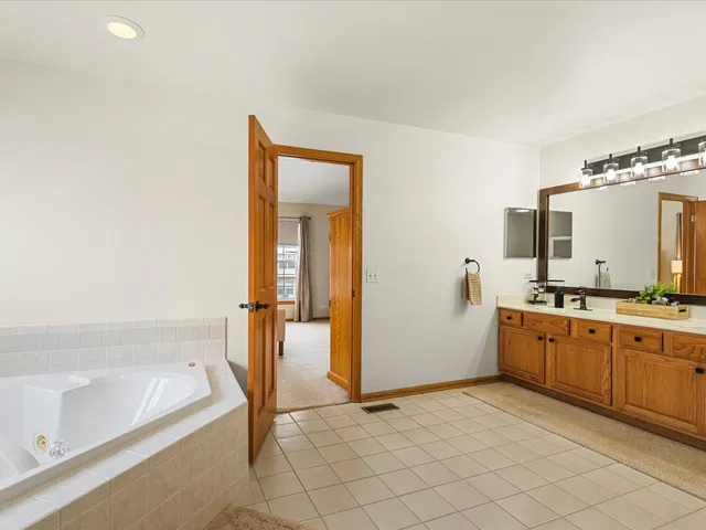 $559,999 | 1849 Moorland Lane, Crystal Lake, IL 60014