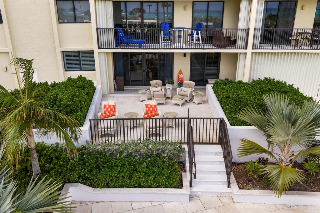 200 Ocean Trail Way, Unit T7 Jupiter, FL 33477 - Photo 32 of 46 a outdoor view with a sitting space