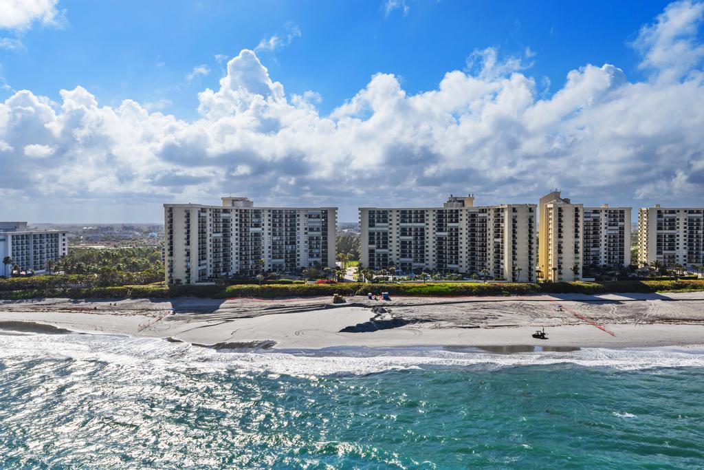 200 Ocean Trail Way, Unit T7 Jupiter, FL 33477 - Photo 39 of 46 a bench is sitting in front of a building