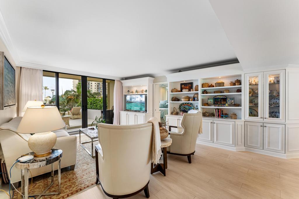 200 Ocean Trail Way, Unit T7 Jupiter, FL 33477 - Photo 4 of 46 a living room with furniture and a window