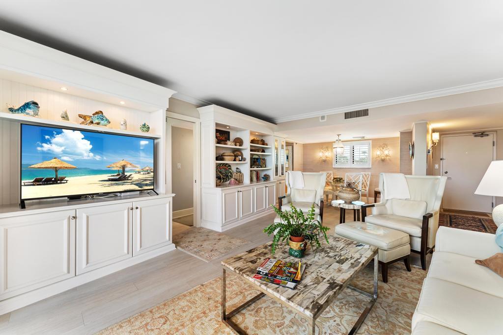 200 Ocean Trail Way, Unit T7 Jupiter, FL 33477 - Photo 7 of 46 a living room with furniture and a kitchen