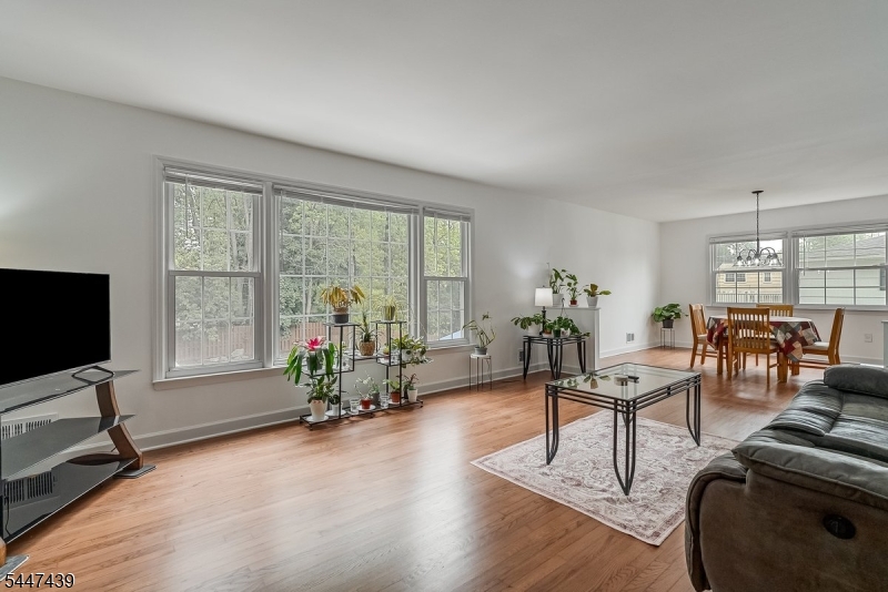 59 Knoll Road Parsippany, NJ 07054 - Photo 3 of 31