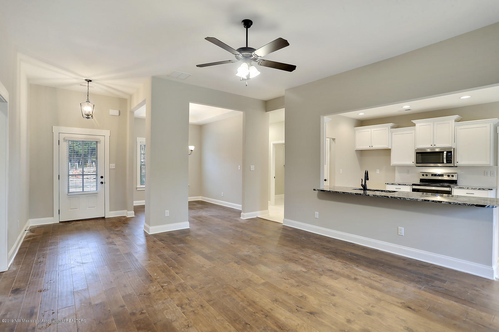 1235 Howell Way Hernando, MS 38632 - Photo 5 of 25 Living Area
