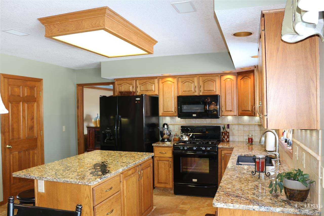 9112 Spring Forest Drive Fort Wayne, IN 46804 - Photo 10 of 26 Gallery Image 10