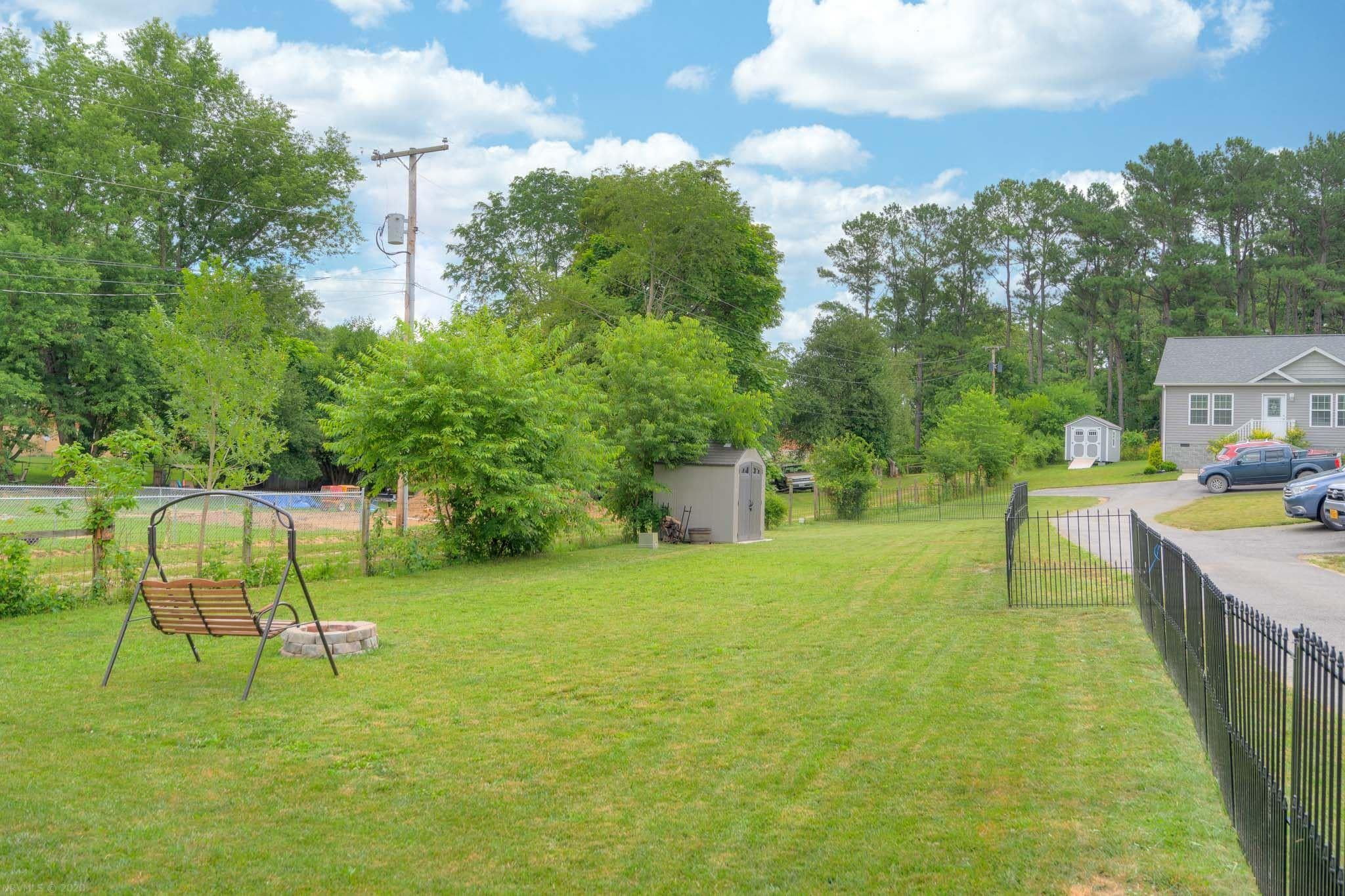 7698 Brooklyn Road Radford, VA 24141 - Photo 5 of 27 Gallery Image 5