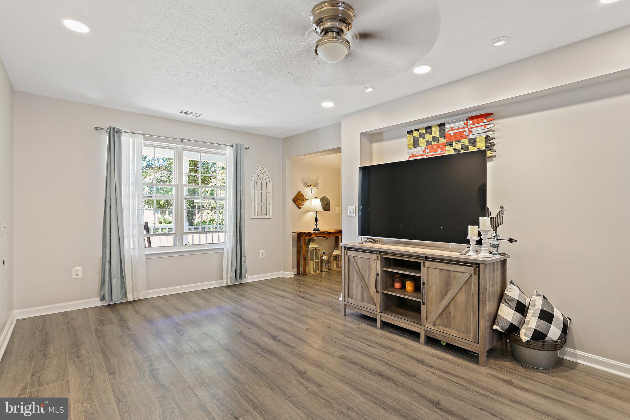 17412 Audrey Road Cobb Island, MD 20625 - Photo 10 of 28 Living Room