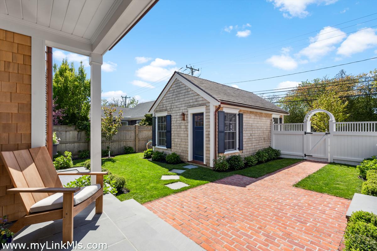43 Peases Point Way South Edgartown, MA 02539 - Photo 4 of 52