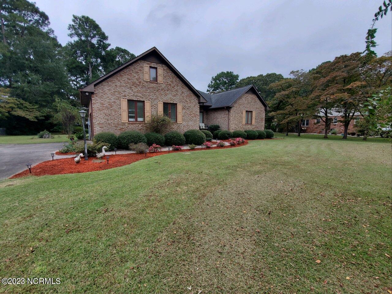 213 Rockledge Road New Bern, NC 28562 - Photo 2 of 23 20230927_