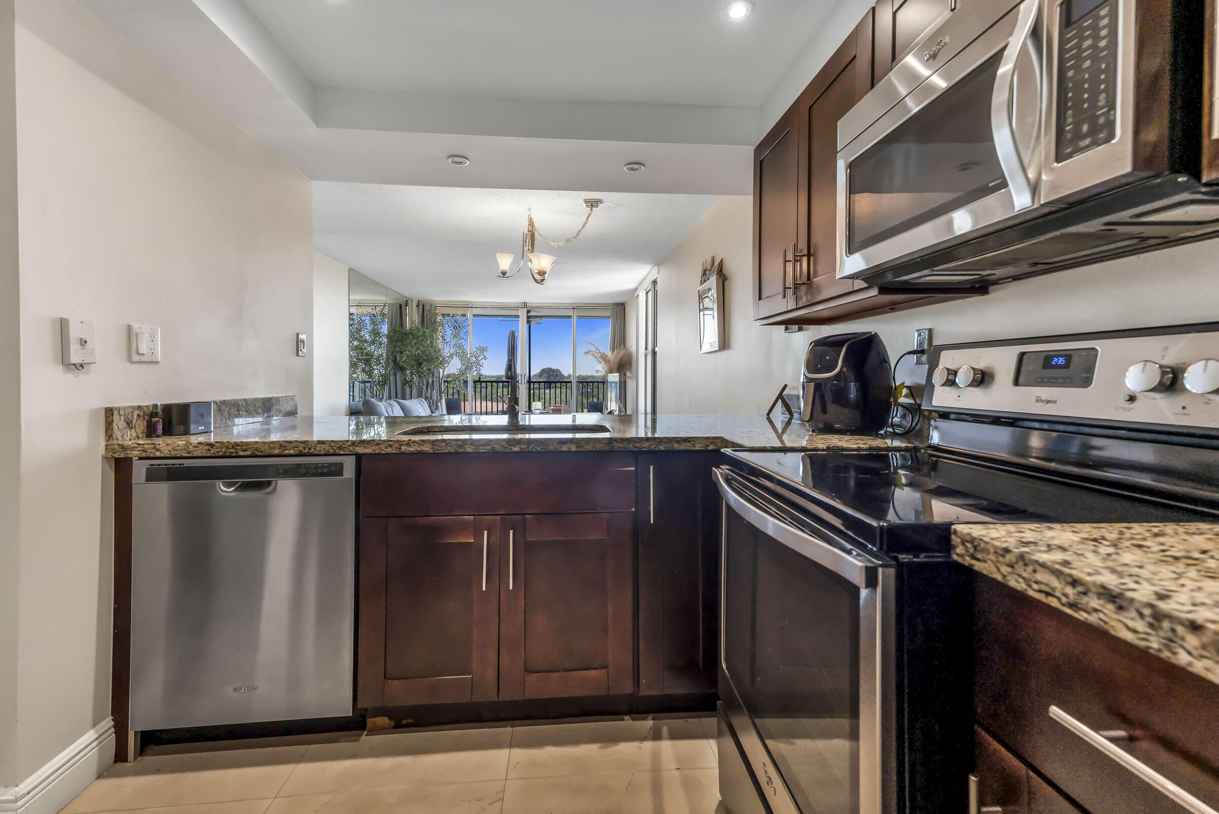 22 Royal Palm Way, Unit 606 Boca Raton, FL 33432 - Photo 11 of 48 024