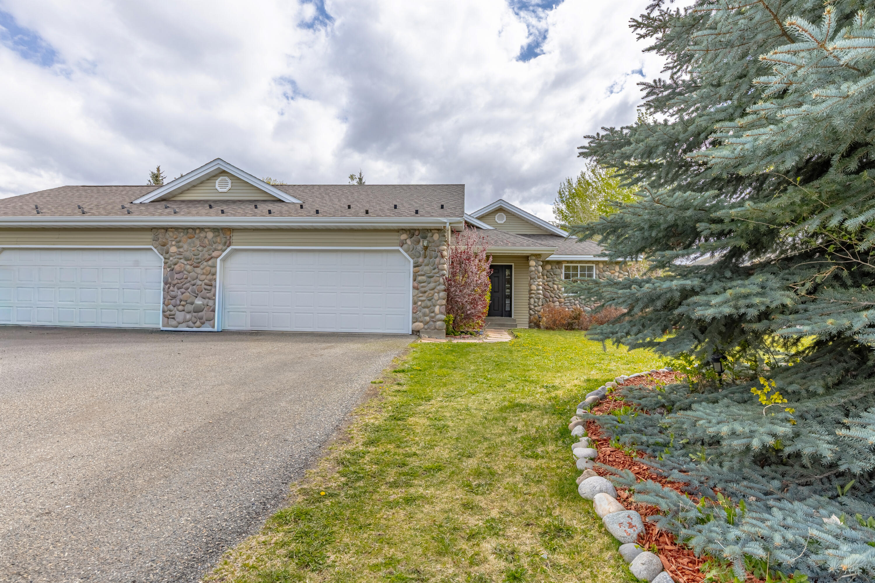 219 9th Street Bellevue, ID 83313 - Photo 10 of 12 Front of home
