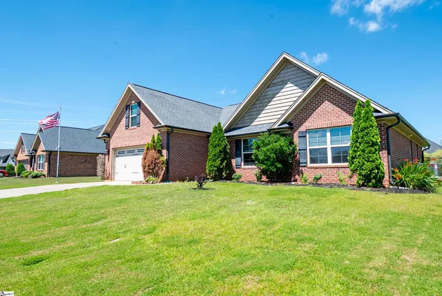 $375,000 | 303 East Story Bush Lane, Inman, SC 29349