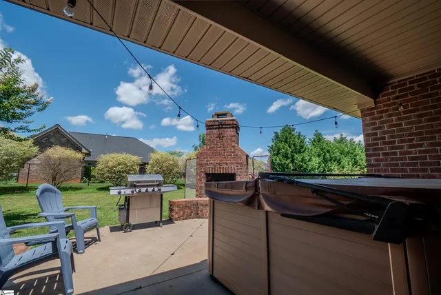 $375,000 | 303 East Story Bush Lane, Inman, SC 29349