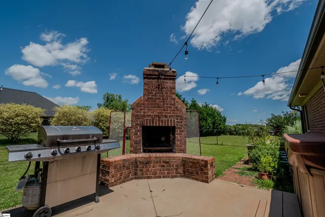 $375,000 | 303 East Story Bush Lane, Inman, SC 29349