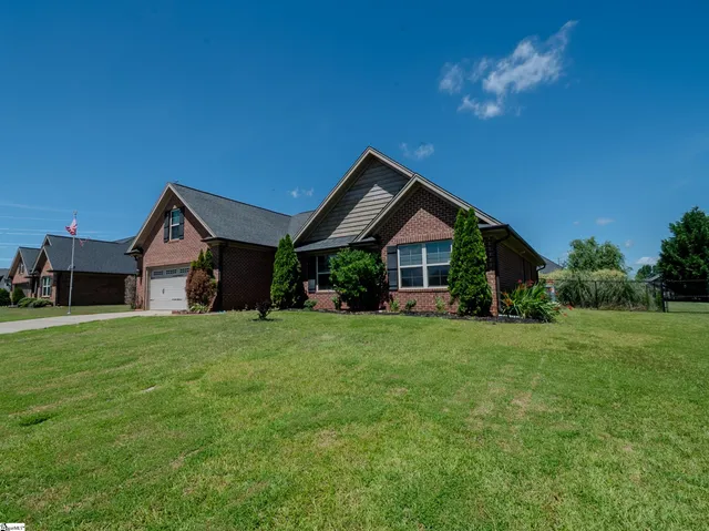 $375,000 | 303 East Story Bush Lane, Inman, SC 29349