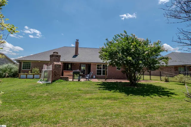 $375,000 | 303 East Story Bush Lane, Inman, SC 29349