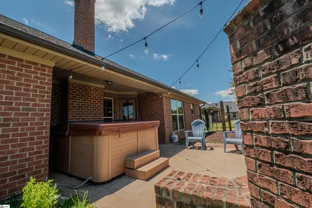 $375,000 | 303 East Story Bush Lane, Inman, SC 29349