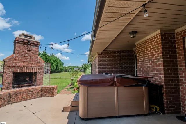 $375,000 | 303 East Story Bush Lane, Inman, SC 29349