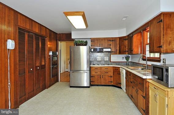 10873 Braeburn Road Columbia, MD 21044 - Photo 12 of 30 Kitchen