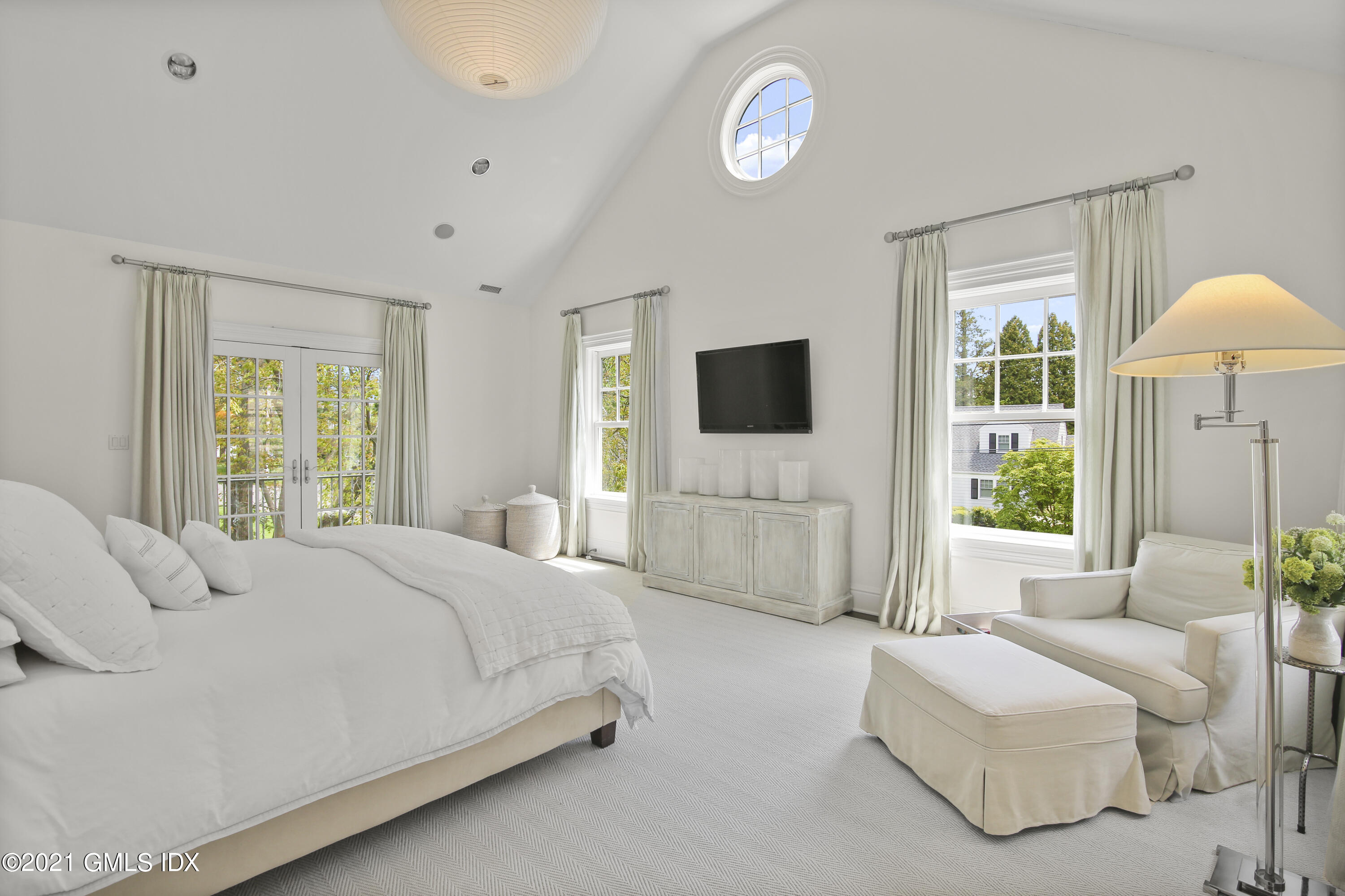 16 Benjamin Street Old Greenwich, CT 06870 - Photo 17 of 32 a spacious bedroom with a bed and a couch