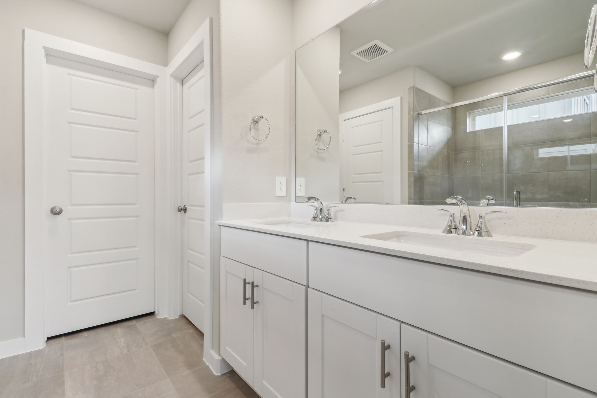 14301 Grey Pointe Court Conroe, TX 77302 - Photo 16 of 25 Photo is not of the actual home, but is an inspirational photo of builder’s model home and may depict options, furnishings, and/or decorator features that are not included