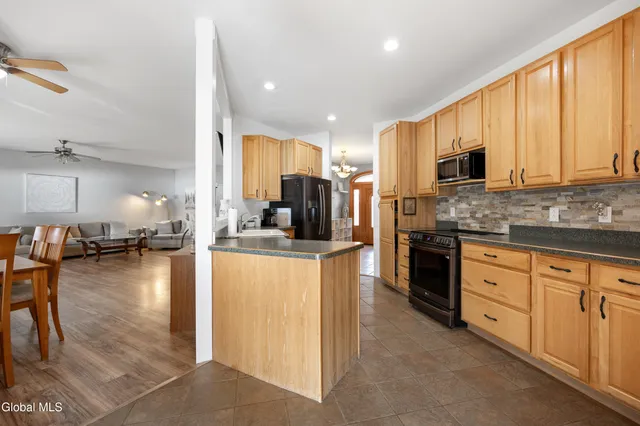 $975,000 | 4 Big Bay Road, Queensbury, NY 12804