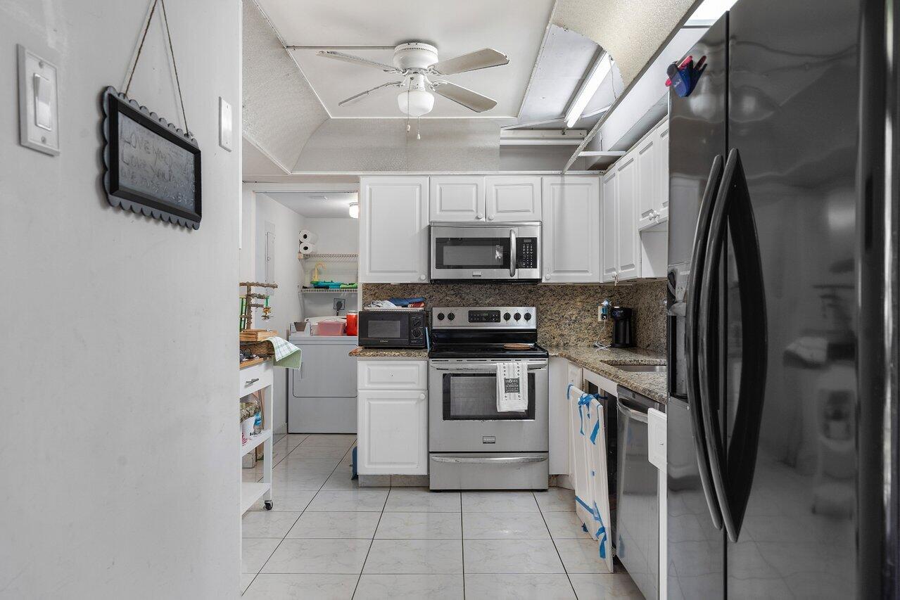 6100 Northwest 2nd Avenue, Unit 123 Boca Raton, FL 33487 - Photo 12 of 69 Kitchen