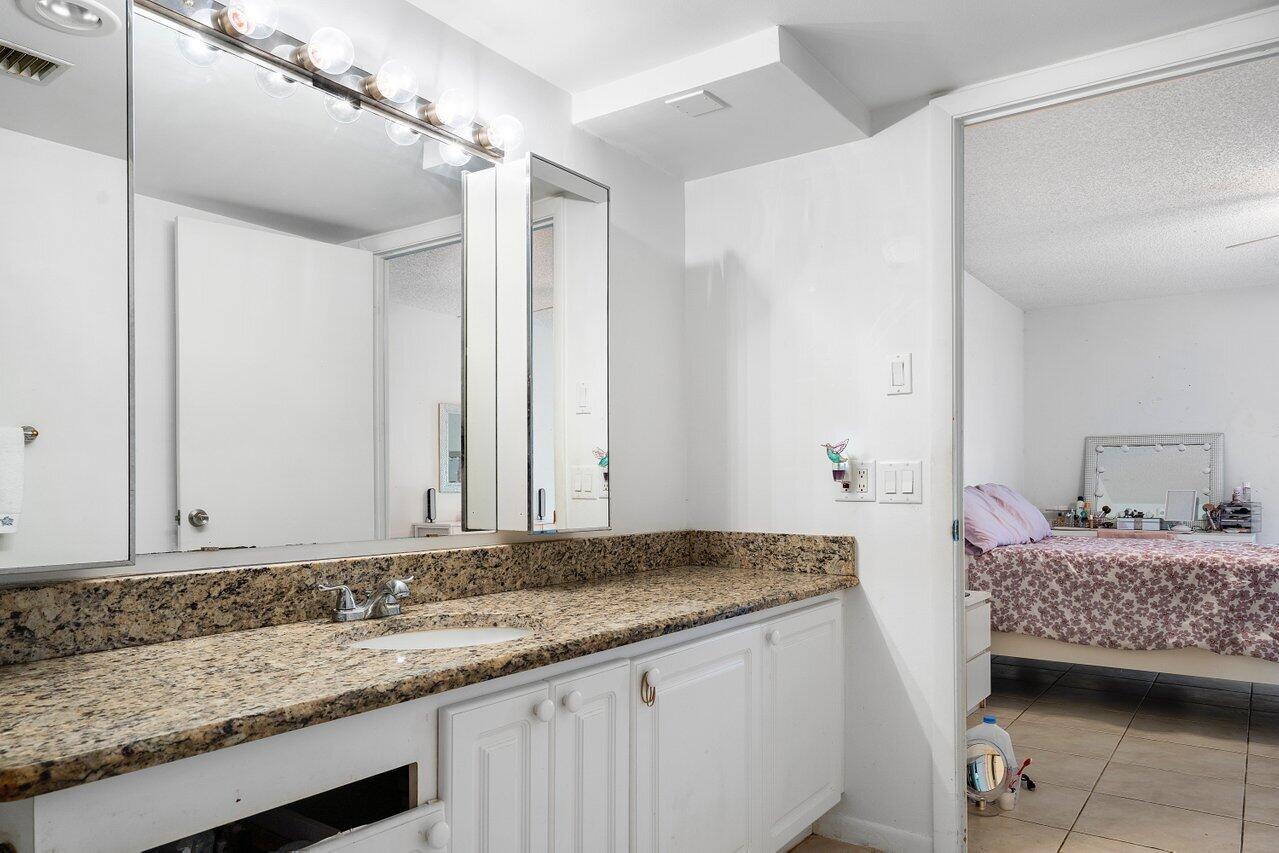 6100 Northwest 2nd Avenue, Unit 123 Boca Raton, FL 33487 - Photo 22 of 69 Master Bath