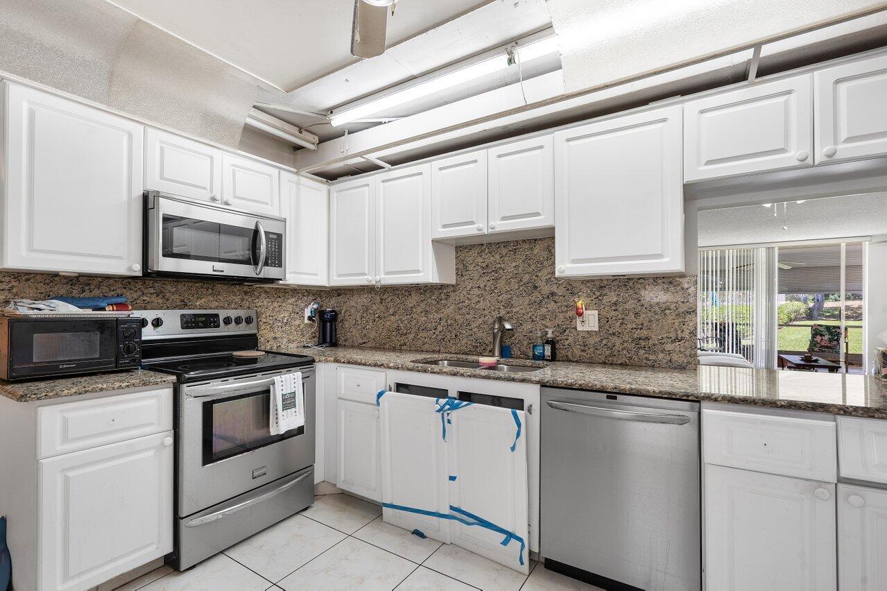 6100 Northwest 2nd Avenue, Unit 123 Boca Raton, FL 33487 - Photo 7 of 69 KITCHEN