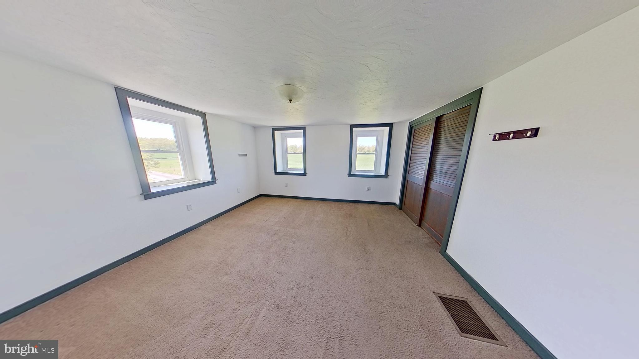 919 Round Hill Road East Berlin, PA 17316 - Photo 4 of 7