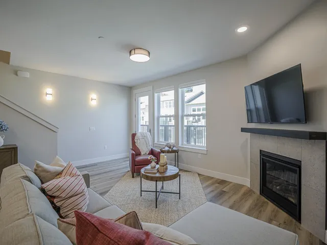 $1,300,000 | 126 Aptos Vlg Way, Unit 3, Aptos, CA 95003