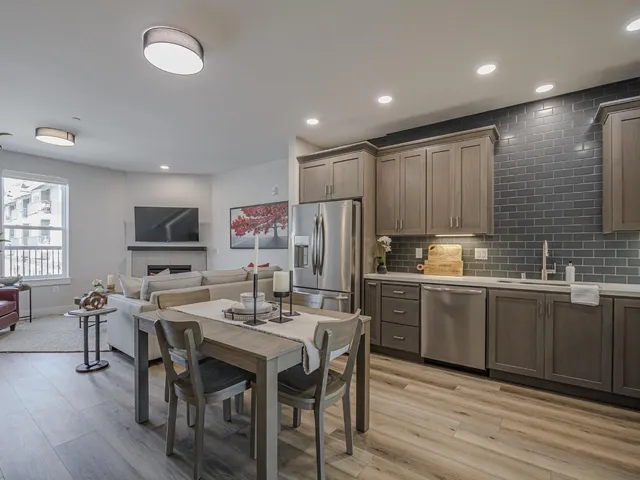 $1,300,000 | 126 Aptos Vlg Way, Unit 3, Aptos, CA 95003