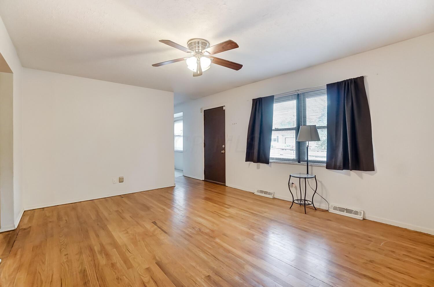6507 Faircrest Road Columbus, OH 43229 - Photo 10 of 30 LIVING ROOM