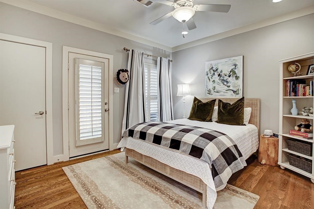246 Detering Street Houston, TX 77007 - Photo 15 of 27 a bedroom with a bed and a window