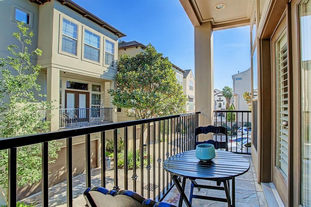 246 Detering Street Houston, TX 77007 - Photo 23 of 27 a view of balcony and patio