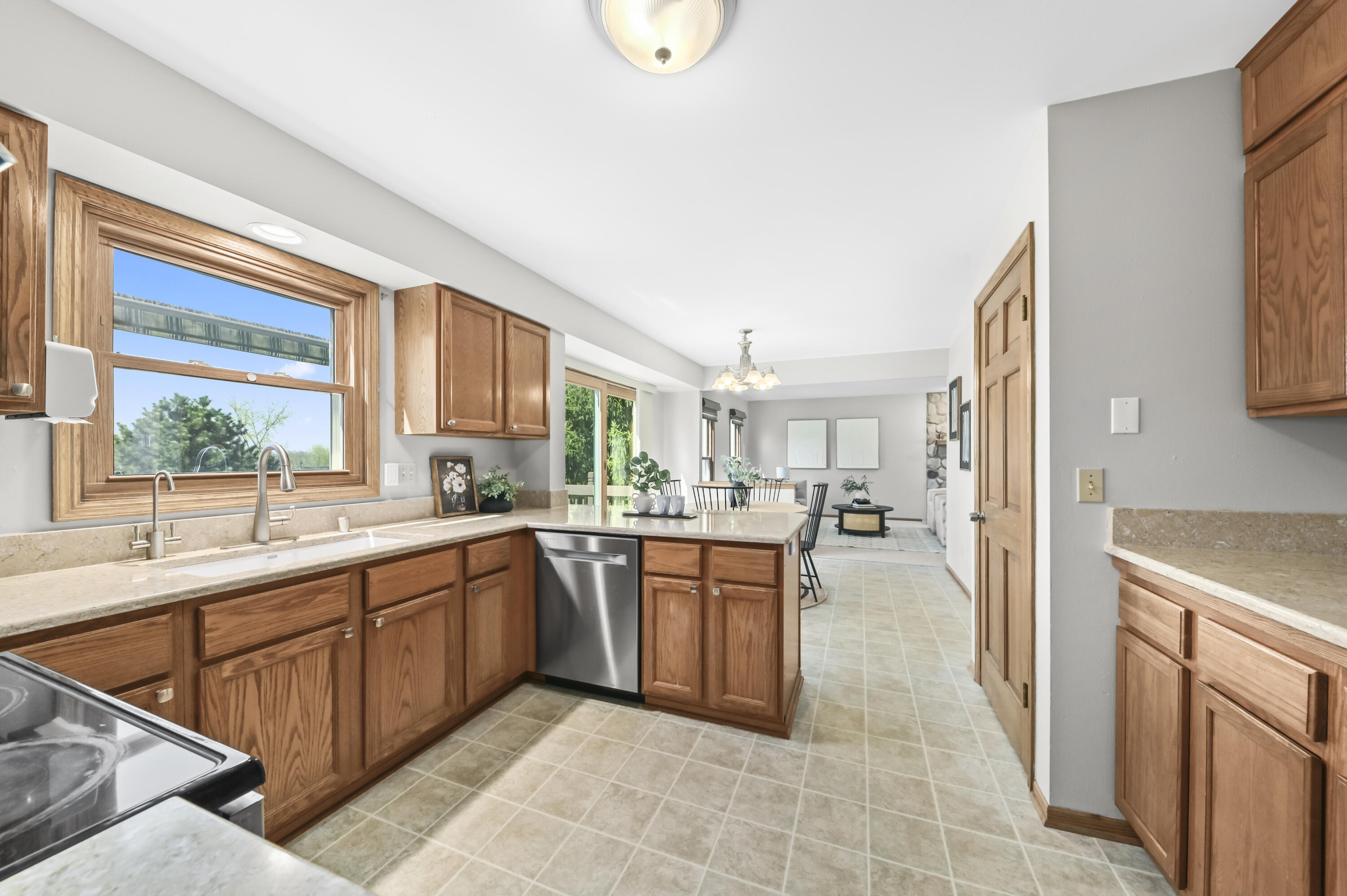 1430 Sunnyridge Road Pewaukee, WI 53072 - Photo 11 of 37 Kitchen & dining