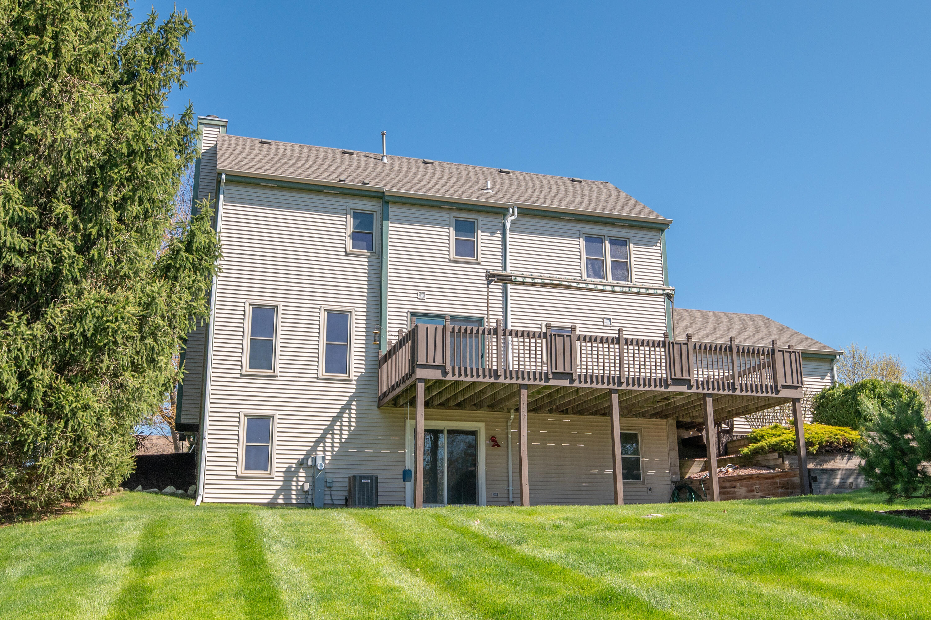 1430 Sunnyridge Road Pewaukee, WI 53072 - Photo 29 of 37 Rear View
