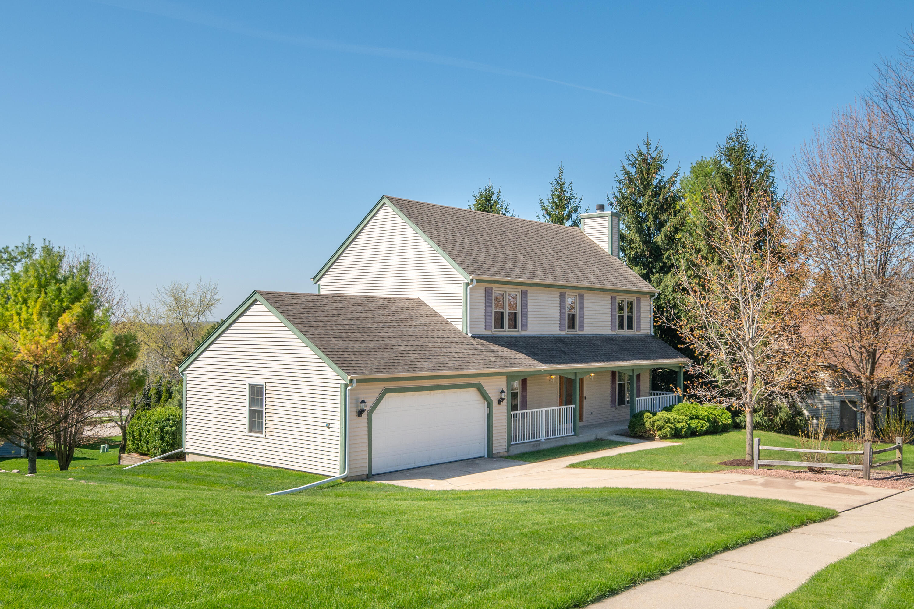 1430 Sunnyridge Road Pewaukee, WI 53072 - Photo 31 of 37 Side view