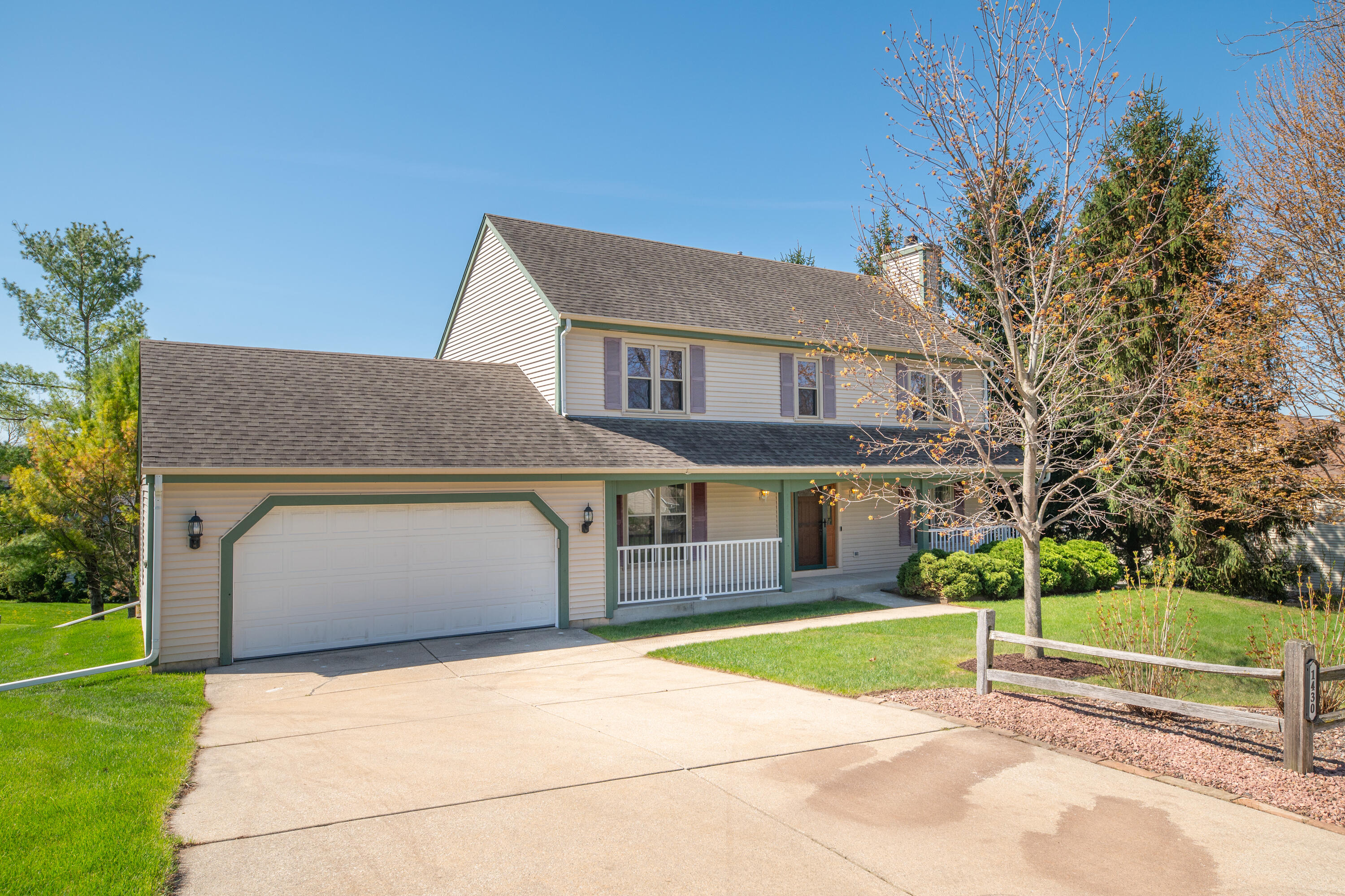 1430 Sunnyridge Road Pewaukee, WI 53072 - Photo 32 of 37 2.5 car garage