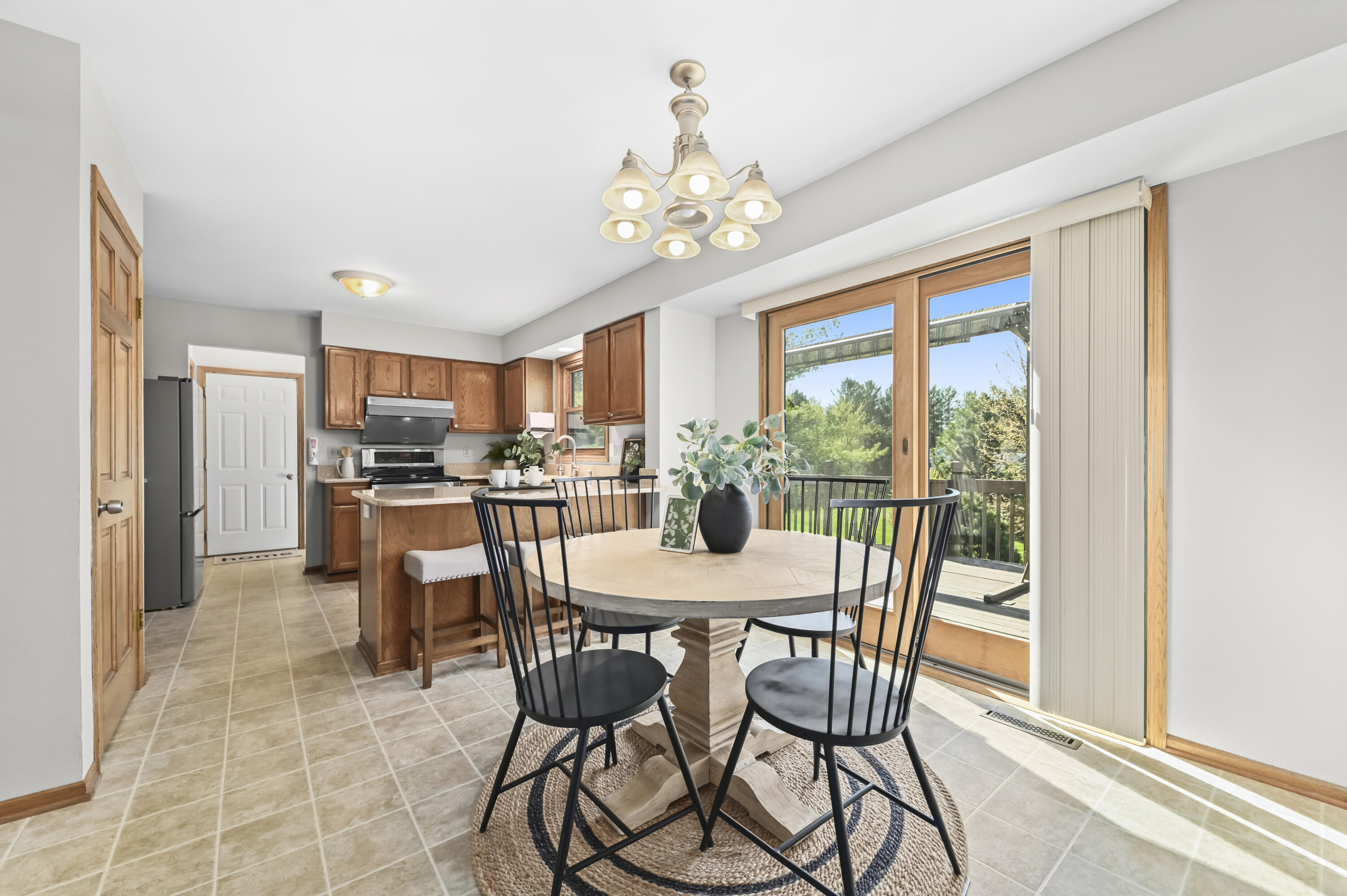 1430 Sunnyridge Road Pewaukee, WI 53072 - Photo 7 of 37 Kitchen & dining room